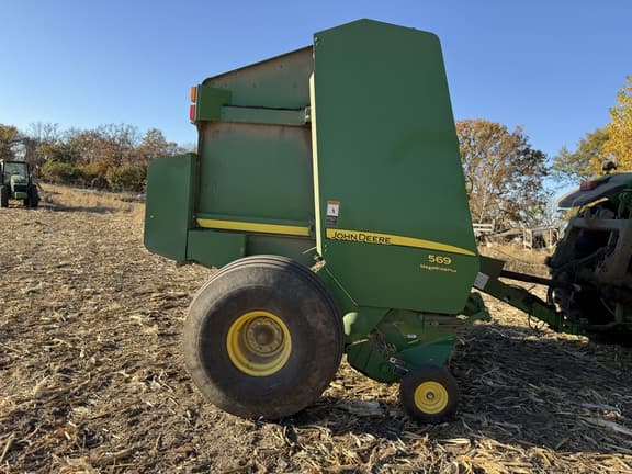 Image of John Deere 569 MegaWide Plus equipment image 3