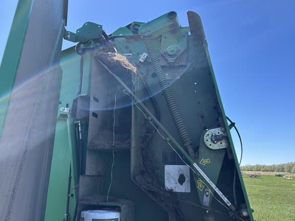 Image of John Deere 569 MegaWide Plus equipment image 3