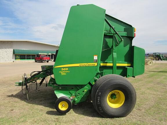 Image of John Deere 569 MegaWide Plus equipment image 1