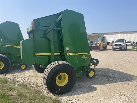 Image of John Deere 569 MegaWide Plus equipment image 4