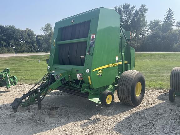 Image of John Deere 569 MegaWide Plus equipment image 1