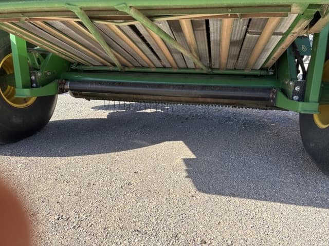 Image of John Deere 569 MegaWide Plus equipment image 4