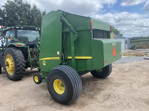 Image of John Deere 569 MegaWide Plus equipment image 1