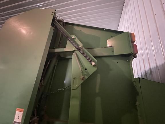 Image of John Deere 569 MegaWide Plus equipment image 4
