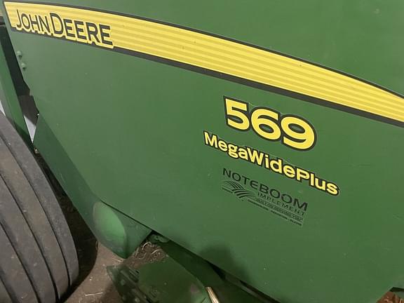 Image of John Deere 569 MegaWide Plus equipment image 1