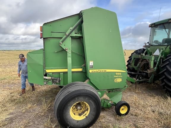 Image of John Deere 569 equipment image 1