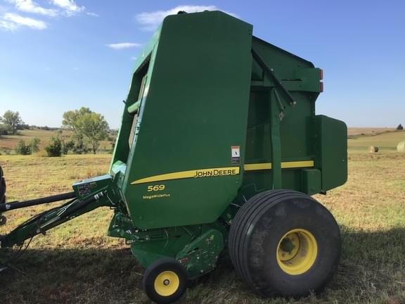 Image of John Deere 569 MegaWide Plus equipment image 1