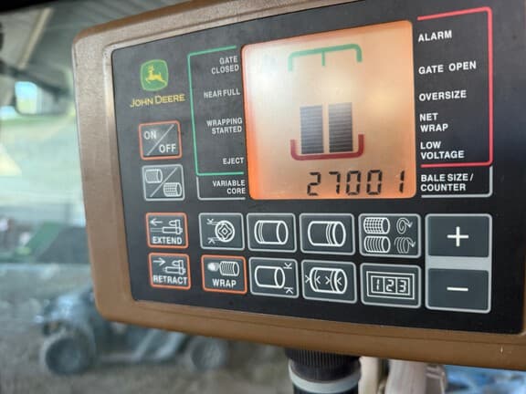 Image of John Deere 569 MegaWide Plus equipment image 1