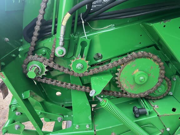 Image of John Deere 569 MegaWide Plus equipment image 4