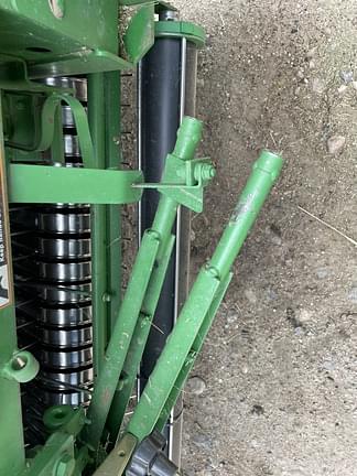 Image of John Deere 569 MegaWide Plus equipment image 4