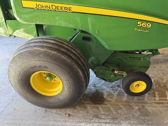 Image of John Deere 569 Premium equipment image 3