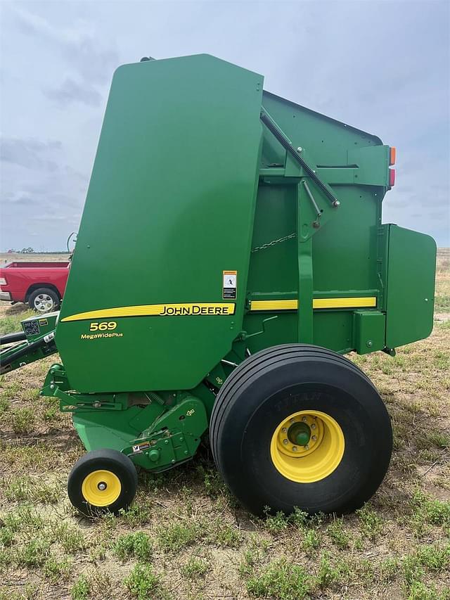 Image of John Deere 569 MegaWide Plus equipment image 2