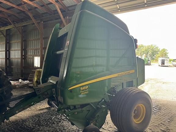 Image of John Deere 569 Premium equipment image 1