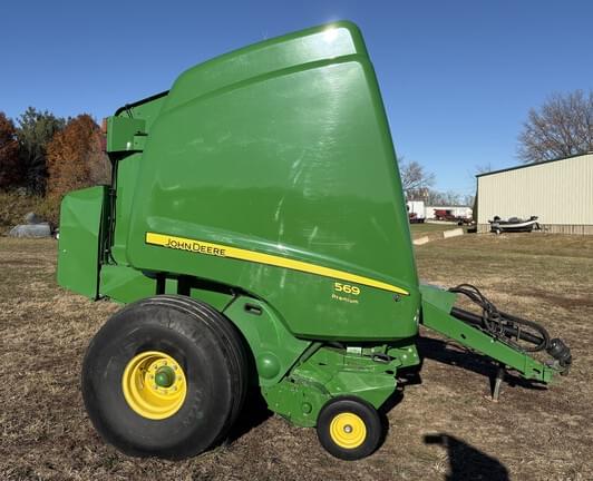 Image of John Deere 569 Premium equipment image 1