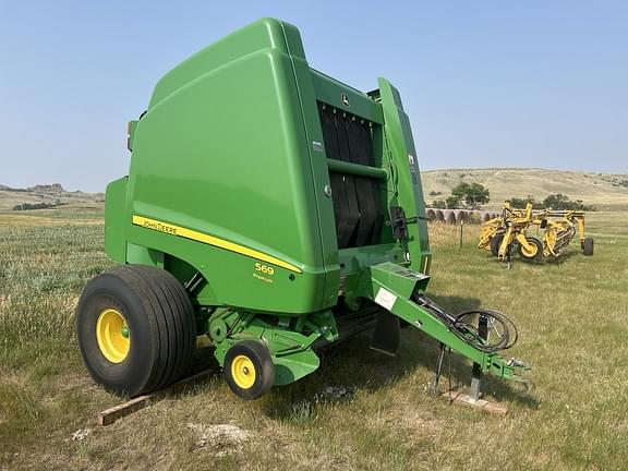 Image of John Deere 569 Premium equipment image 4