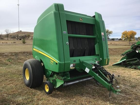 Image of John Deere 569 Premium equipment image 1
