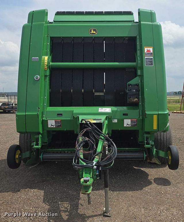 Image of John Deere 569 Premium equipment image 1
