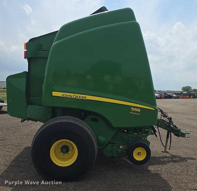 Image of John Deere 569 Premium equipment image 3