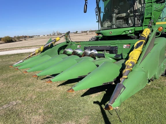 2014 John Deere 606C Equipment Image0