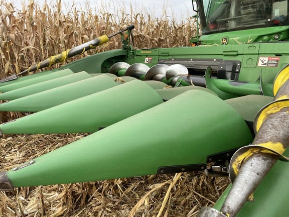 2014 John Deere 606C Equipment Image0