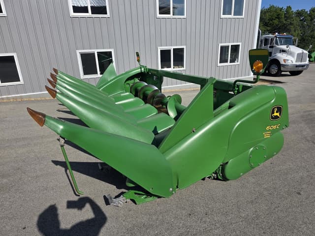 Image of John Deere 606C equipment image 2