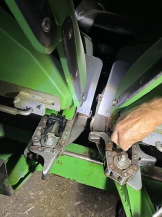 Image of John Deere 608C equipment image 3