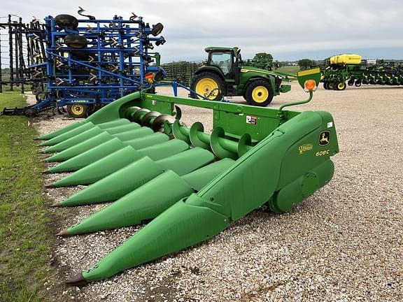 Image of John Deere 608C equipment image 2