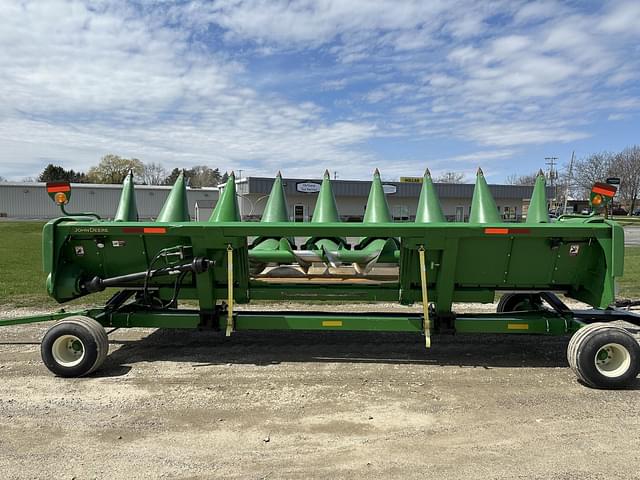 Image of John Deere 608C equipment image 4