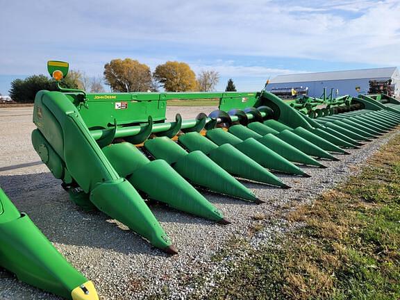 Image of John Deere 608C equipment image 2