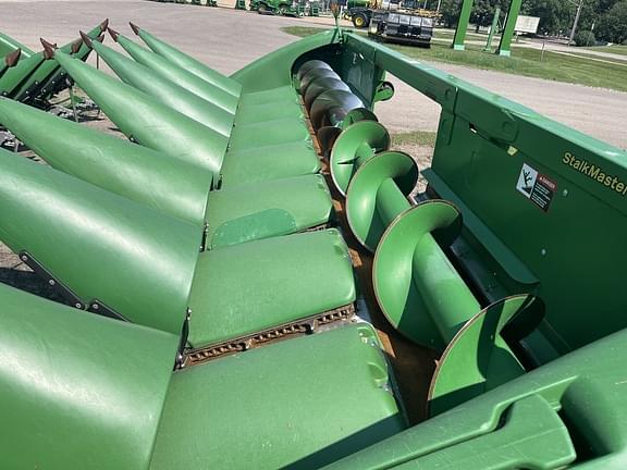 Image of John Deere 608C equipment image 2