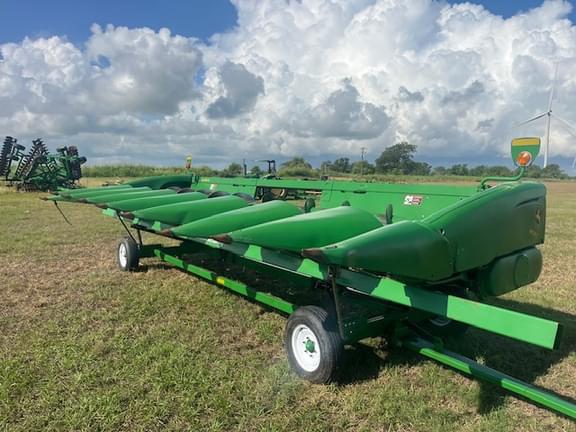 Image of John Deere 608C equipment image 2