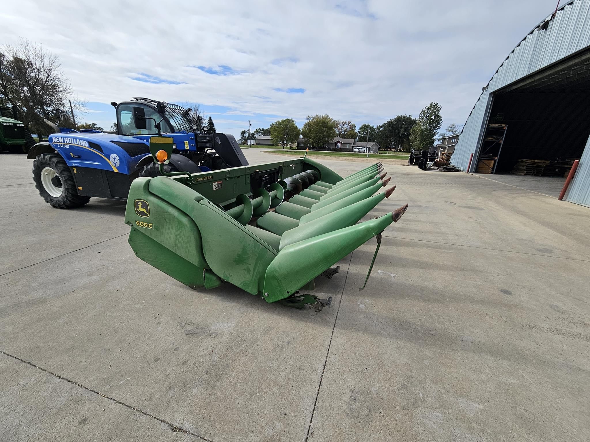 2014 John Deere 608C Equipment Image0