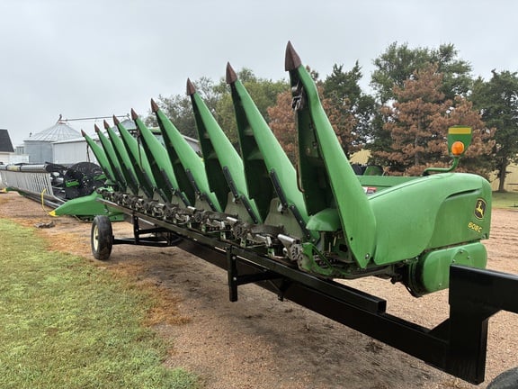2014 John Deere 608C Equipment Image0