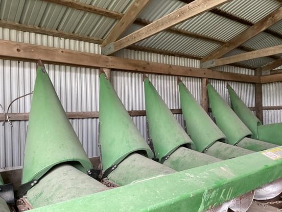 Image of John Deere 608C equipment image 2