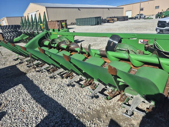 Image of John Deere 608C equipment image 3