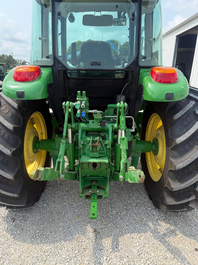 Image of John Deere 6105D equipment image 3