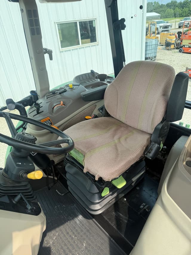 Image of John Deere 6105D equipment image 4