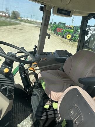 Image of John Deere 6105D equipment image 3