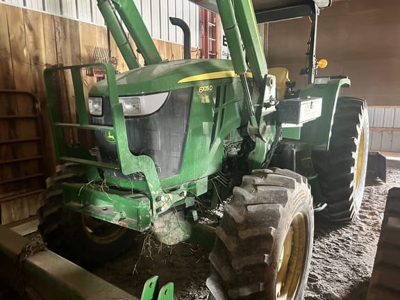 Main image John Deere 6105D