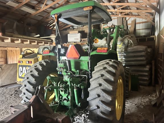 Image of John Deere 6105D equipment image 3