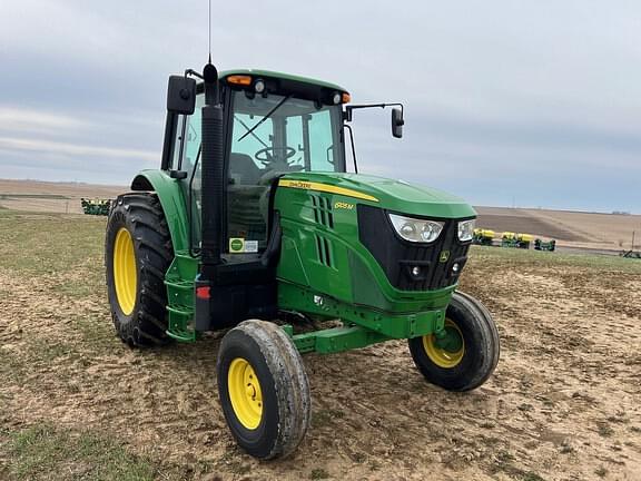 Image of John Deere 6105M equipment image 3