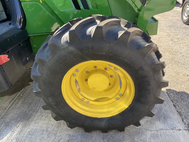 Image of John Deere 6105M equipment image 4