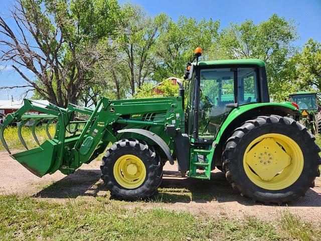 Image of John Deere 6105M equipment image 2