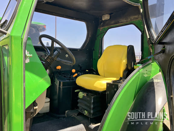 Image of John Deere 6115M equipment image 4