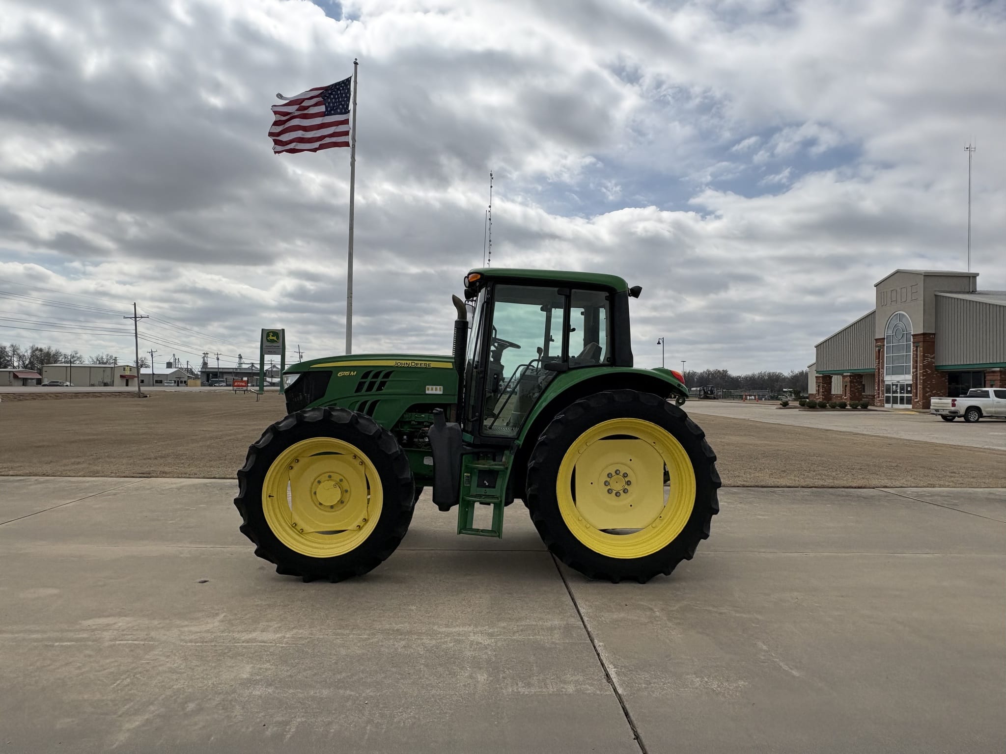 2014 John Deere 6115M Equipment Image0