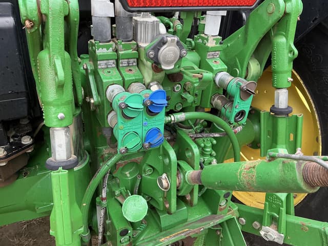 Image of John Deere 6115M equipment image 4