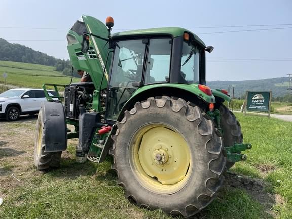 Image of John Deere 6125M equipment image 1