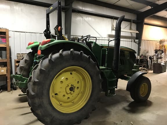 Image of John Deere 6125M equipment image 2