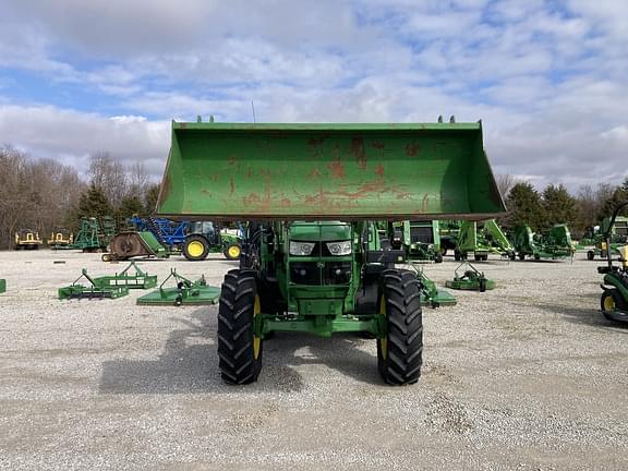 Image of John Deere 6125M equipment image 2