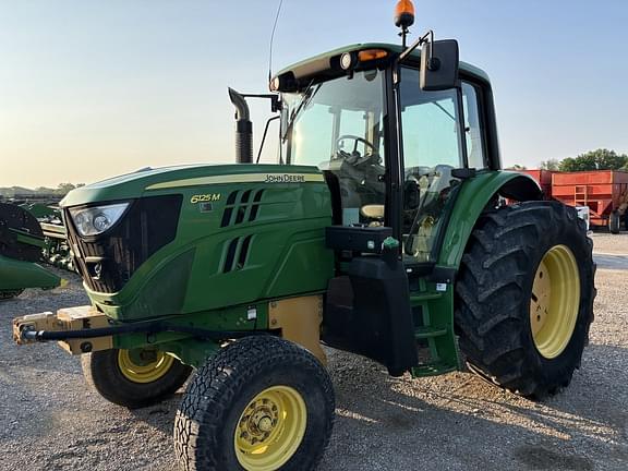 Image of John Deere 6125M equipment image 2